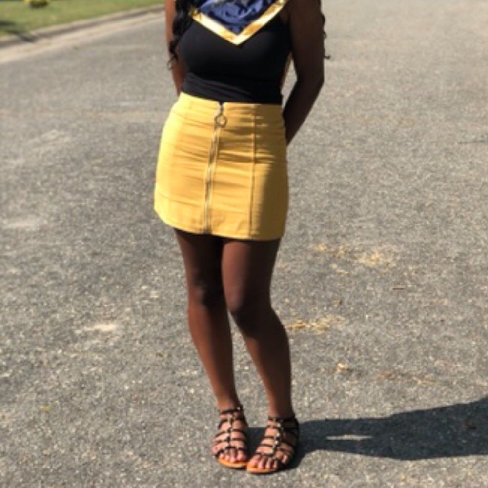 yellow skirt